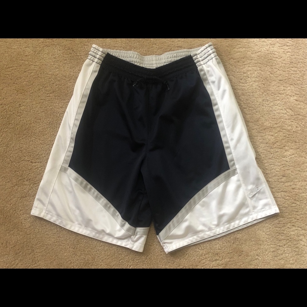 Men’s Nike reversible basketball shorts large